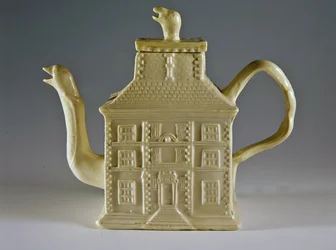 Witte theepot in de vorm van een huis, ca. 1750